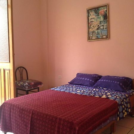 Hostal Yaki Lima Bilik gambar